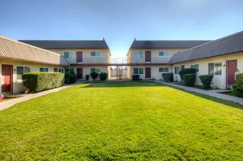 1228 Jefferson Ave, Clovis, CA 93612