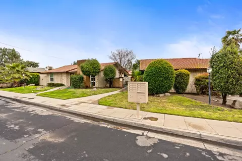 1063 Pierce Dr, Clovis, CA 93612 photo 2
