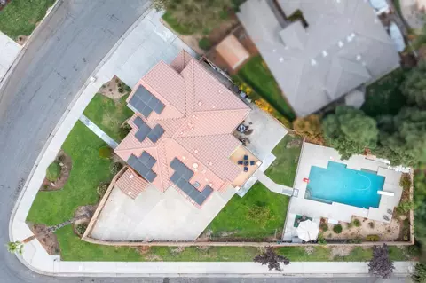 7568 N Hanna Ave, Fresno, CA 93722