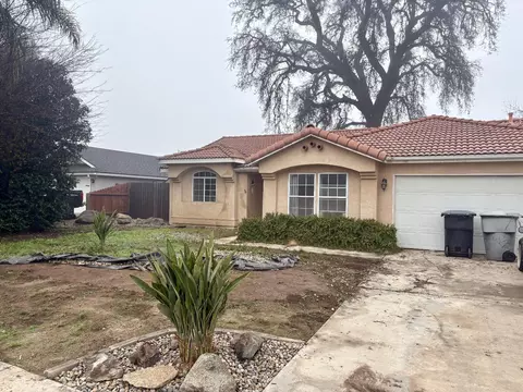1900 E College Ave, Visalia, CA 93292