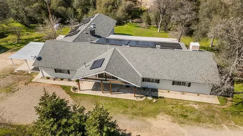 29039 Auberry Rd, Prather, CA 93651