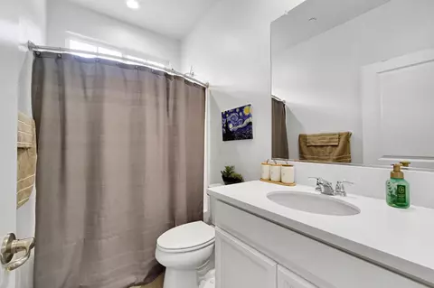 Bath - 4240 Hillside Rd, Madera, CA 93636 photo 2 of 3