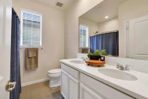 Bath - 4240 Hillside Rd, Madera, CA 93636 photo 3 of 3