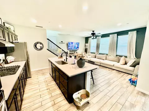 Kitchen - 905 Wishon Ave W, Madera, CA 93636 photo 5 of 7