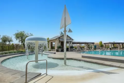 Exterior - 905 Wishon Ave W, Madera, CA 93636 photo 5 of 6