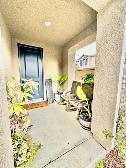 Exterior - 905 Wishon Ave W, Madera, CA 93636 photo 3 of 6