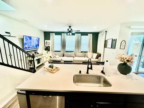 Kitchen - 905 Wishon Ave W, Madera, CA 93636 photo 1 of 7