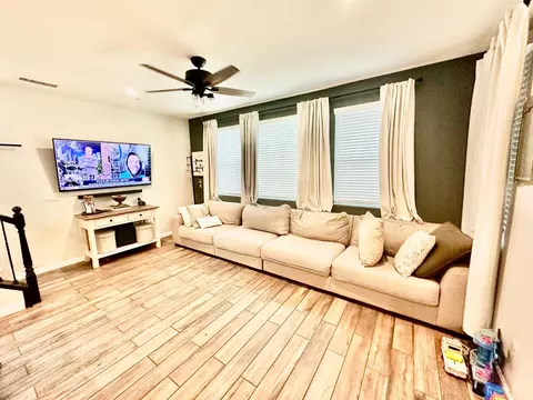 Living - 905 Wishon Ave W, Madera, CA 93636 photo 1 of 2
