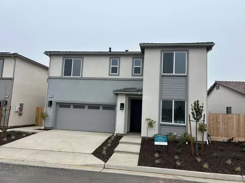 2882 E Corteza Dr, Fresno, CA 93730