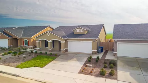 1132 E Orange St, Avenal, CA 93204
