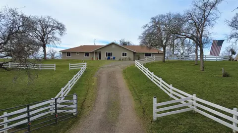 31602 Tumbleweed Ln, Yokuts Valley, CA 93675