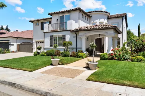 9544 N Larkspur Ave, Fresno, CA 93720