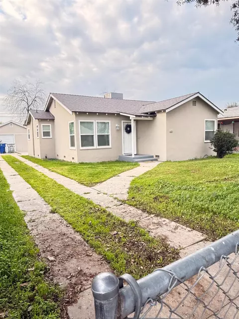 2338 Lotus Ave, Fresno, CA 93706