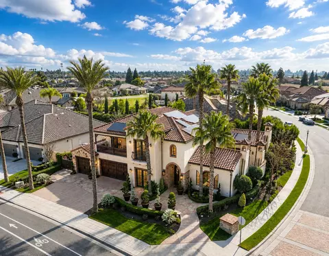 1639 E Clubhouse Dr, Fresno, CA 93730