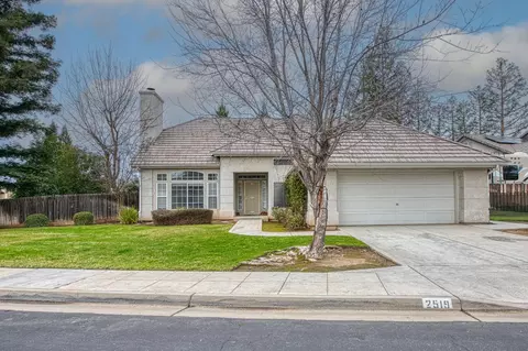 2519 Celeste Ave, Clovis, CA 93611