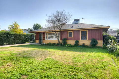 2121 5th St, Sanger, CA 93657