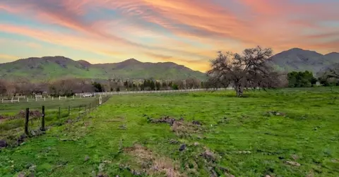 6 N Elwood Rd, Sanger, CA 93657