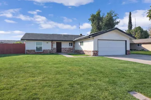 1361 Almond St, Selma, CA 93662