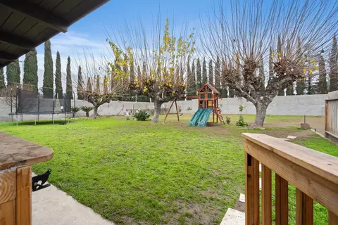 Exterior - 351 N Peach, Clovis, CA 93612 photo 4 of 10
