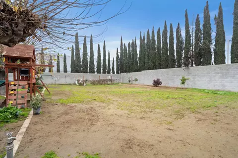 Exterior - 351 N Peach, Clovis, CA 93612 photo 7 of 10
