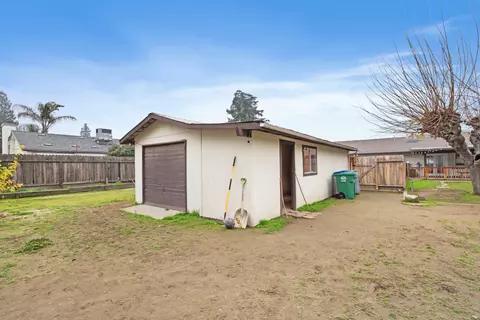 Exterior - 351 N Peach, Clovis, CA 93612 photo 9 of 10