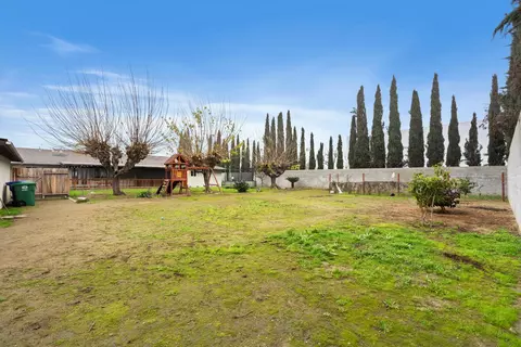 Exterior - 351 N Peach, Clovis, CA 93612 photo 8 of 10