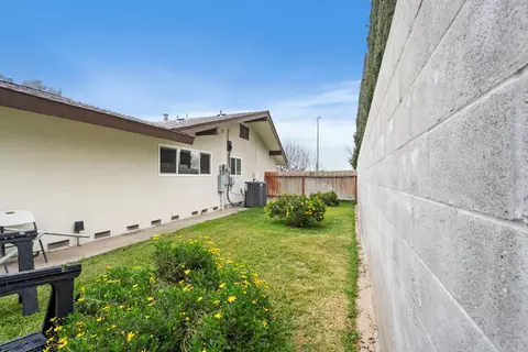Exterior - 351 N Peach, Clovis, CA 93612 photo 5 of 10