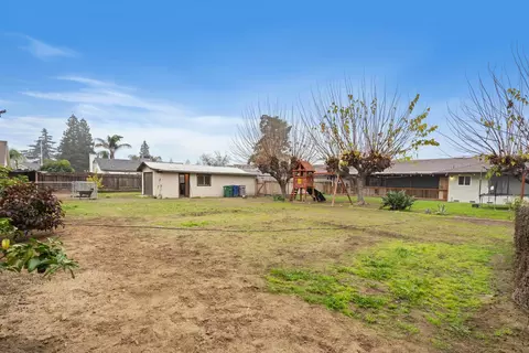 Exterior - 351 N Peach, Clovis, CA 93612 photo 6 of 10