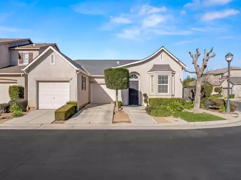 611 W Venice Ln, Clovis, CA 93619