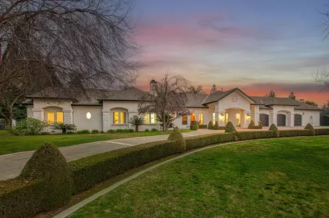 6386 N Forkner Ave, Fresno, CA 93711