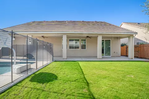 Exterior - 1345 N Kaweah Ave, Clovis, CA 93619 photo 5 of 8