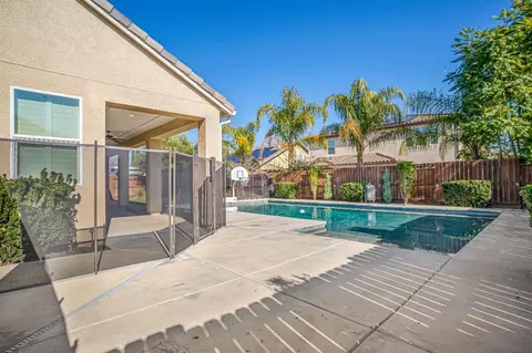 Exterior - 1345 N Kaweah Ave, Clovis, CA 93619 photo 6 of 8