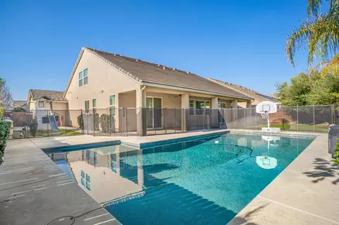 Exterior - 1345 N Kaweah Ave, Clovis, CA 93619 photo 2 of 8