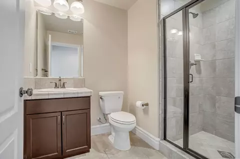 Bath - 1345 N Kaweah Ave, Clovis, CA 93619 photo 4 of 4