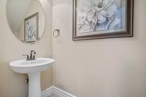 Entry Way - 1345 N Kaweah Ave, Clovis, CA 93619 photo 3 of 7