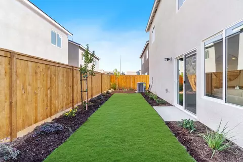 Exterior - 1053 Springtime Ave, Clovis, CA 93619 photo 4 of 4