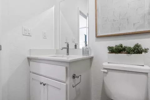 Bath - 1046 Springtime Ave, Clovis, CA 93619 photo 2 of 4