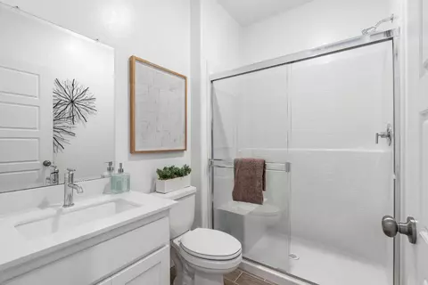 Bath - 1046 Springtime Ave, Clovis, CA 93619 photo 1 of 4