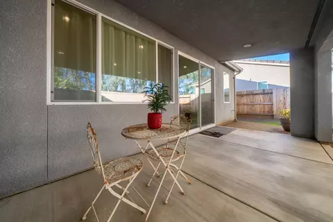 Exterior - 1437 Las Rosas Ave, Clovis, CA 93619 photo 8 of 9
