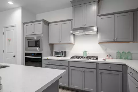 Kitchen - 1437 Las Rosas Ave, Clovis, CA 93619 photo 4 of 7