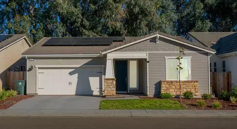 Exterior - 1437 Las Rosas Ave, Clovis, CA 93619 photo 2 of 9