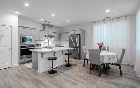 Kitchen - 1437 Las Rosas Ave, Clovis, CA 93619 photo 2 of 7