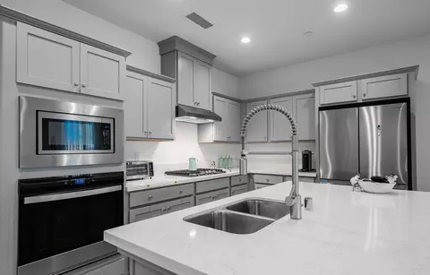 Kitchen - 1437 Las Rosas Ave, Clovis, CA 93619 photo 7 of 7