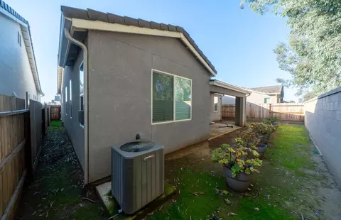 Exterior - 1437 Las Rosas Ave, Clovis, CA 93619 photo 5 of 9