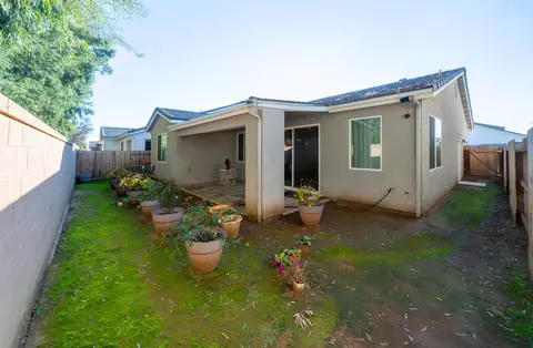 Exterior - 1437 Las Rosas Ave, Clovis, CA 93619 photo 4 of 9