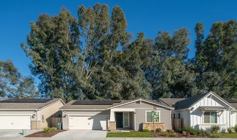 Exterior - 1437 Las Rosas Ave, Clovis, CA 93619 photo 7 of 9