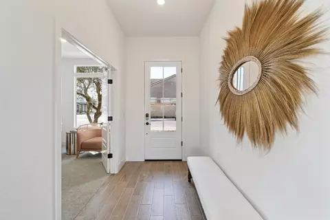 Entry Way - 2283 N Argyle Ave, Clovis, CA 93619 photo 2 of 3