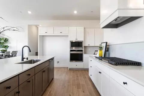 Kitchen - 2283 N Argyle Ave, Clovis, CA 93619 photo 6 of 7