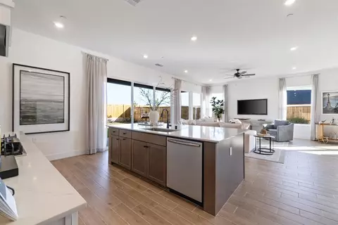 Kitchen - 2283 N Argyle Ave, Clovis, CA 93619 photo 4 of 7