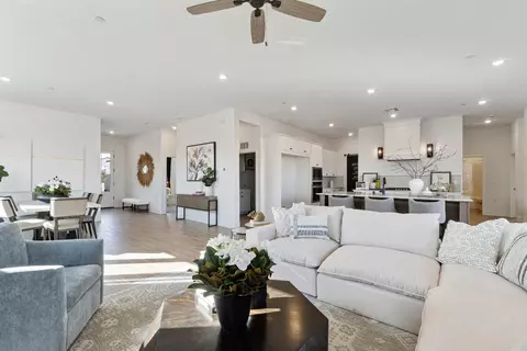 Living - 2283 N Argyle Ave, Clovis, CA 93619 photo 2 of 2